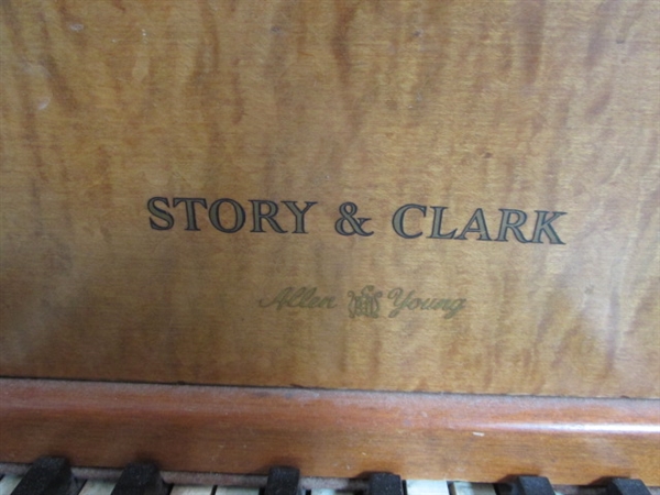 STORY & CLARK PIANO & LESSON BOOK AND MUSICAL NOTE WALL HANGING