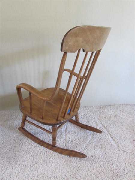 MAPLE ROCKING CHAIR