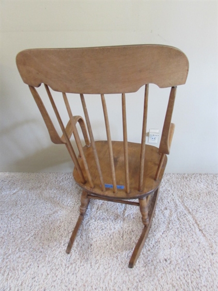 MAPLE ROCKING CHAIR