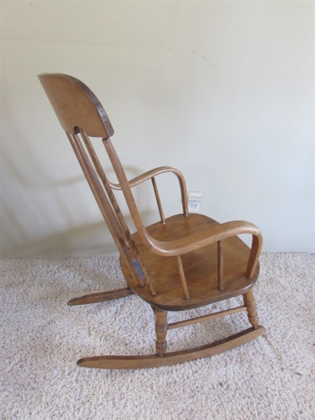 MAPLE ROCKING CHAIR