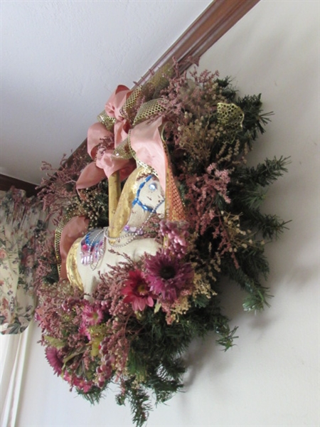 CAROUSEL HORSE DECORATIVE WREATH