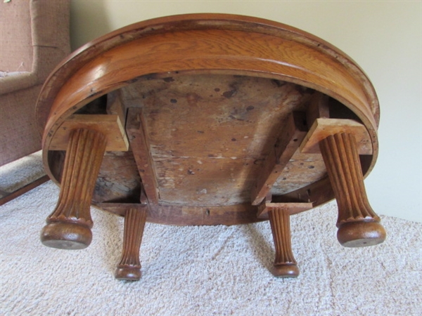 LARGE ROUND OAK COFFEE TABLE