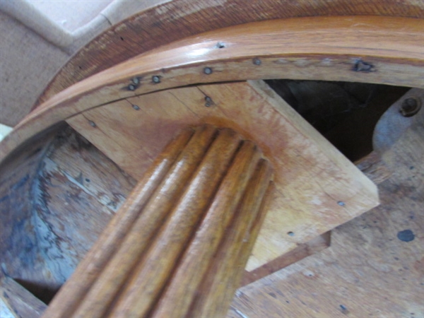 LARGE ROUND OAK COFFEE TABLE