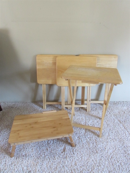 1 LAPTOP FOLDING LAP TRAY W/DRAWER AND 4 PINE TV TRAYS