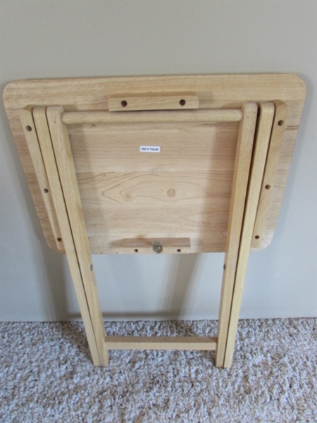 1 LAPTOP FOLDING LAP TRAY W/DRAWER AND 4 PINE TV TRAYS