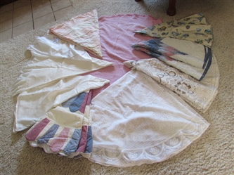 VINTAGE ROUND TABLECLOTHS