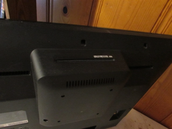 32 EMERSON TV WITH BUILT IN DVD PLAYER AND DVD/MEDIA STAND