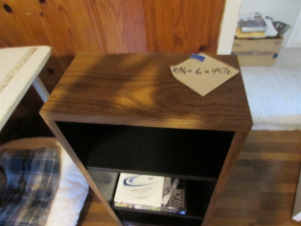 32 EMERSON TV WITH BUILT IN DVD PLAYER AND DVD/MEDIA STAND