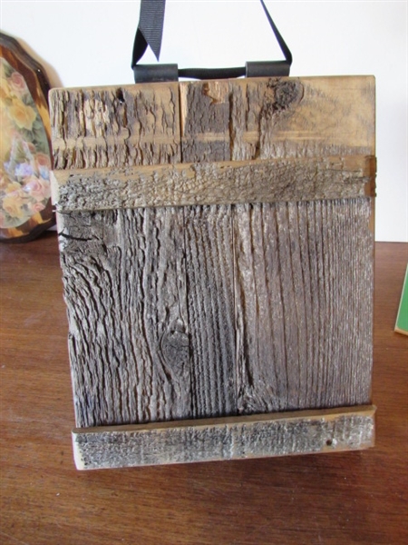 CRAFTING WOOD PLAQUES AND DECOR