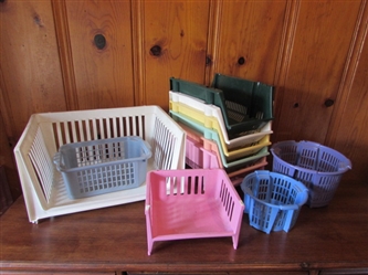 VARIETY OF PLASTIC BINS/BASKETS