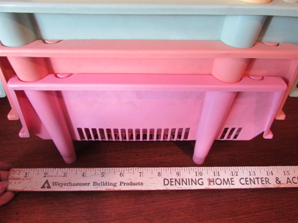 VARIETY OF PLASTIC BINS/BASKETS