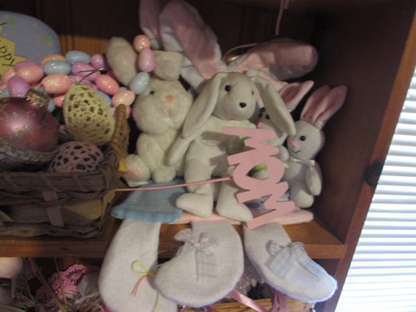 LARGE COLLECTION OF EASTER DECOR AND CERAMIC DOLLS