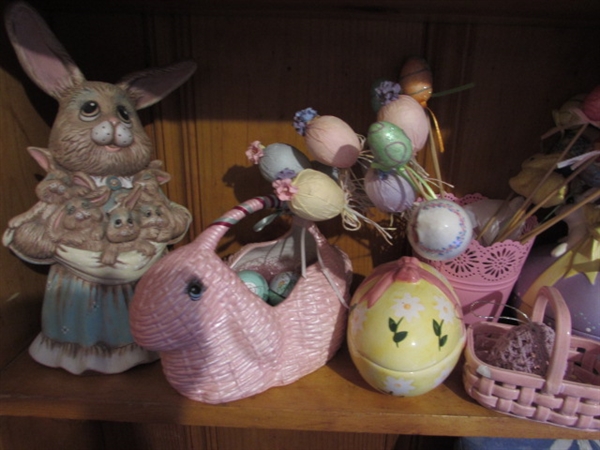 LARGE COLLECTION OF EASTER DECOR AND CERAMIC DOLLS