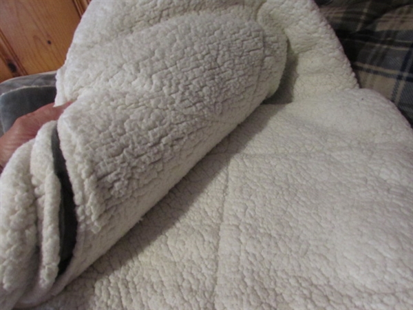 ASSORTED BLANKETS IN A VARIETY OF SIZES PLUS A CHAIR COVER