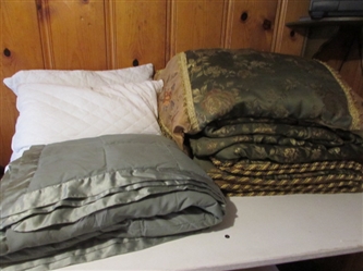 KING SIZE COMFORTER, BLANKET AND 2 PILLOWS