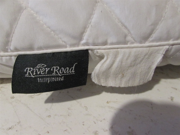 KING SIZE COMFORTER, BLANKET AND 2 PILLOWS