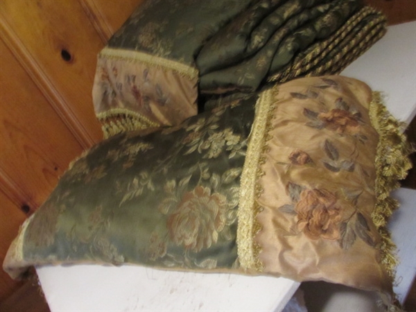KING SIZE COMFORTER, BLANKET AND 2 PILLOWS