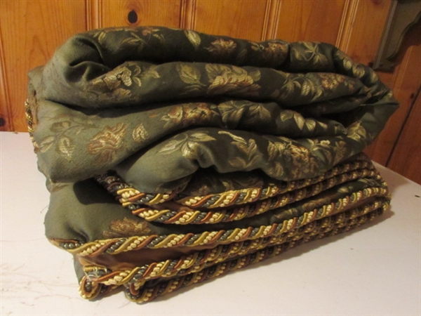 KING SIZE COMFORTER, BLANKET AND 2 PILLOWS