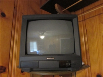 SMALL SAMSUNG TV W/REMOTE