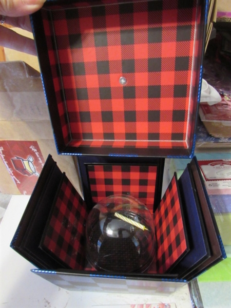 WRAPPING PAPER, RIBBON & GIFT BAGS