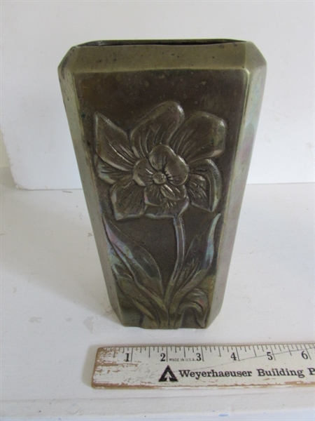 BRASS DECOR - VASE, LAMP, HOURGLASS AND MORE