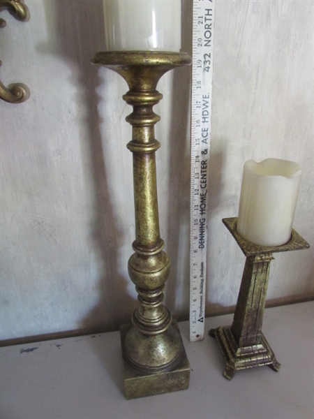 ORNATE GOLD TONE FRAMED MIRROR & CANDLE HOLDERS W/FLAMELESS CANDLES