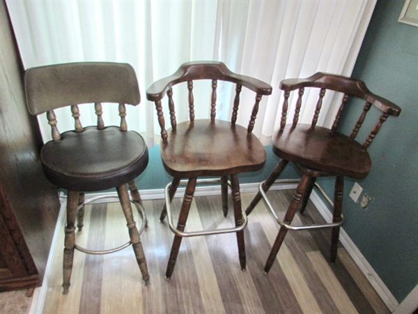 3 WOOD BARSTOOLS
