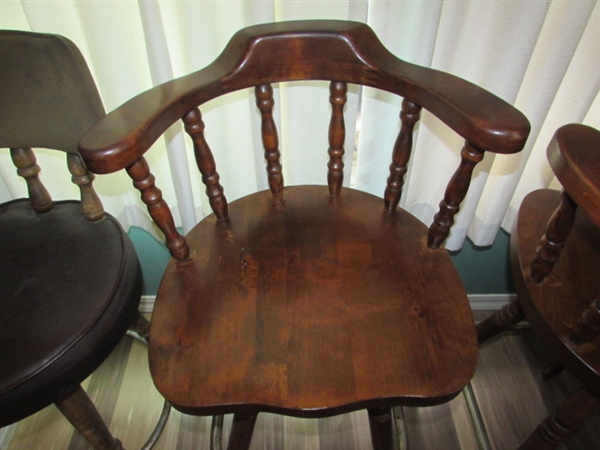 3 WOOD BARSTOOLS