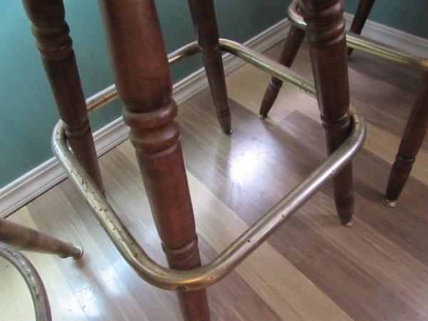 3 WOOD BARSTOOLS
