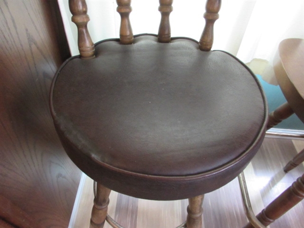 3 WOOD BARSTOOLS
