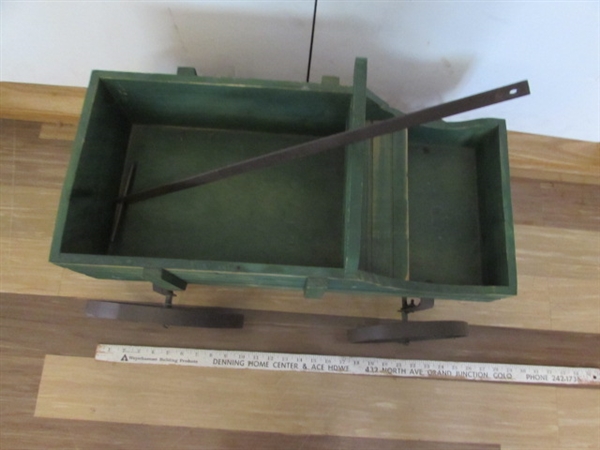 DECORATIVE WOOD & METAL WAGON