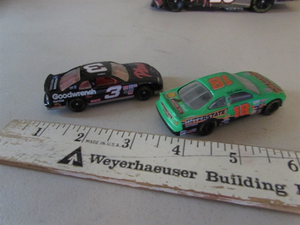 TONY STEWART 2005 MONTE CARLO DIECAST STOCK CAR