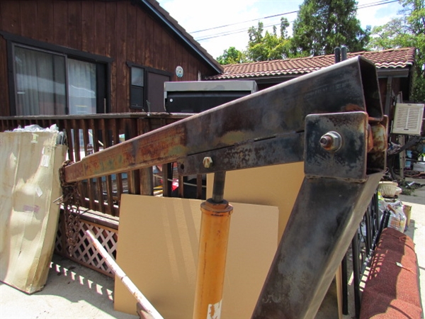 HEAVY DUTY HYDRAULIC ENGINE HOIST